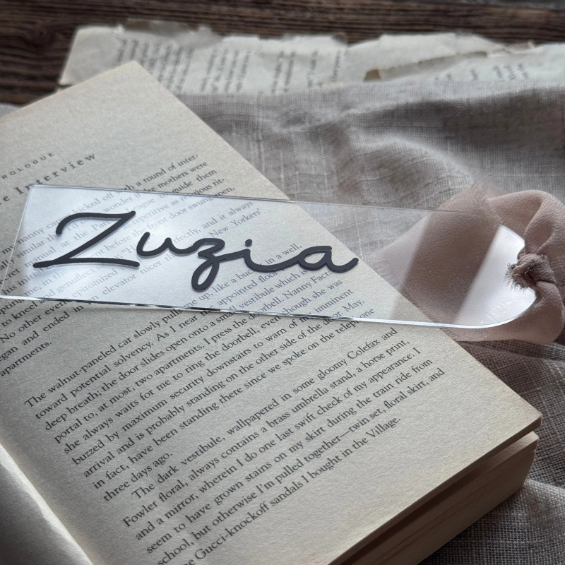 Personalizowana zakładka do książki akrylowa Lia – imię wycięte z czarnej folii mat