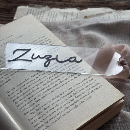 Personalizowana zakładka do książki akrylowa Lia – imię wycięte z czarnej folii mat