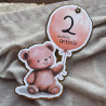 Personalizowane zaproszenie urodzinowe Rufino z grafiką misia trzymającego pomarańczowy balon.