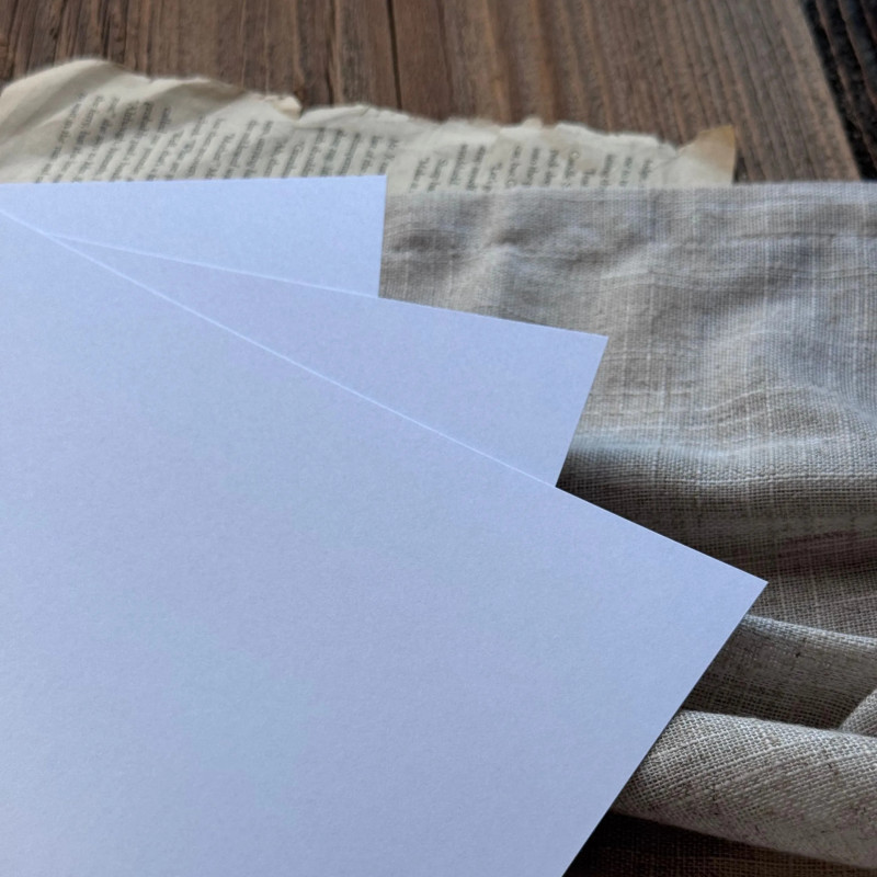 Biały papier satynowy  A4  250 g.
