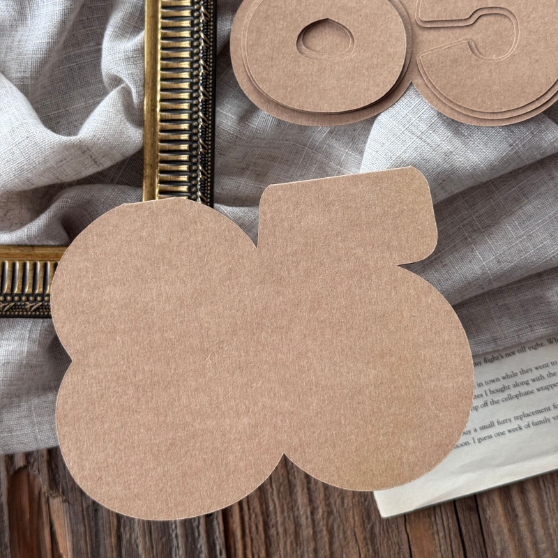 Baza 85 z przodu, w tle wzornik.