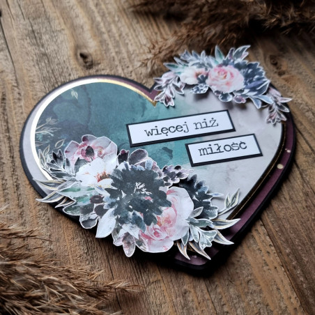 Romantyczna kartka w kształcie serca jako przykład rękodzieła z wykorzystaniem bazy