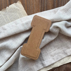 Baza do samodzielnego zrobienia kartki w kształcie litery I z zestawem 3 wzorników na ozdobnym tle.