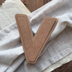 Baza do samodzielnego zrobienia kartki w kształcie litery V z zestawem 3 wzorników na ozdobnym tle.