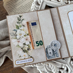 Środek przykładowej personalizowanej kartki - kieszonka z miejscem na schowanie pieniędzy